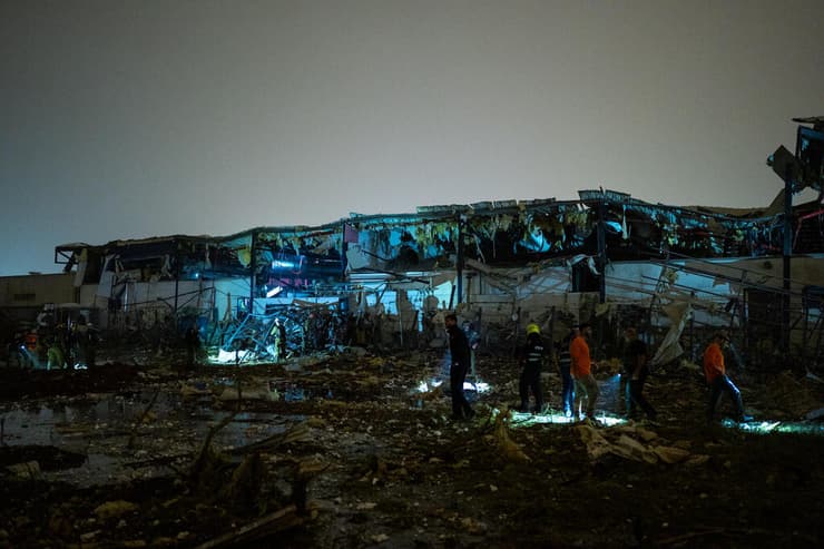 המפעל ההרוס (צילום: Erik Marmor/Getty Images) זירת הנפילה בפתח תקווה