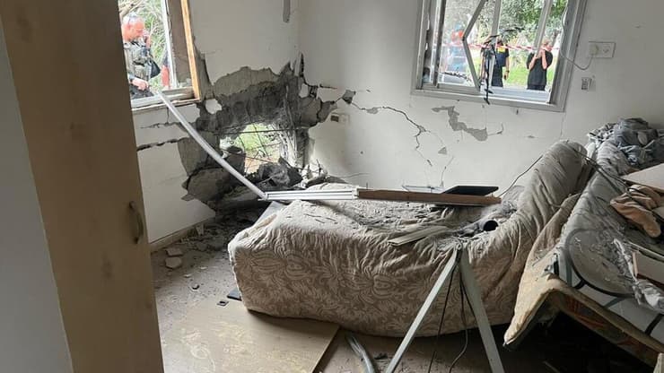 נזק בגשר הזיו (צילום: כבאות והצלה ) הנזקים בגשר הזיו