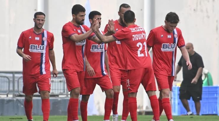 שחקני הפועל נוף הגליל חוגגים את שער השוויון