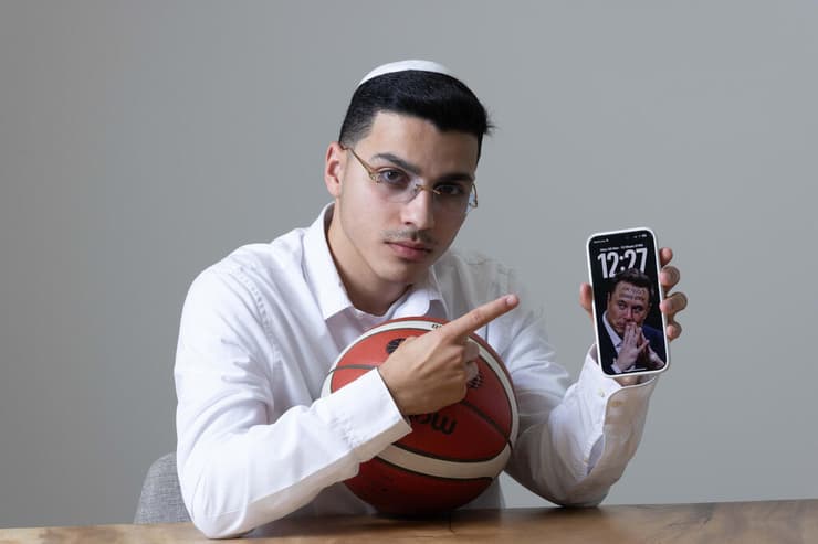 "כתוב לי בטלפון 'לעקוף את אילון מאסק', ואני באמת מאמין בזה" (צילום: עוז מועלם) בעלי הפועל חיפה בכדורסל אדיר סבג אילון מאסק