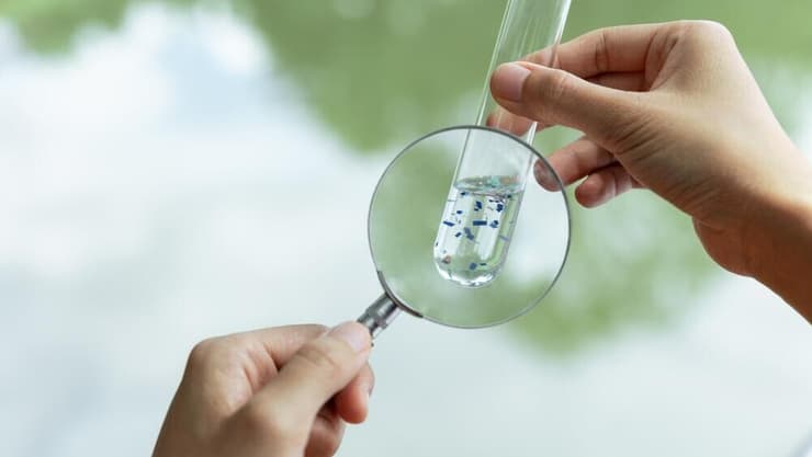 מיקרופלסטיק בתוך מי שתייה