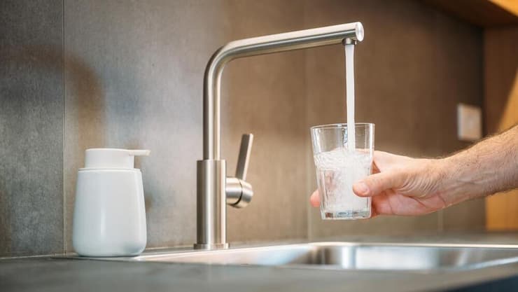 שתיית מי ברז