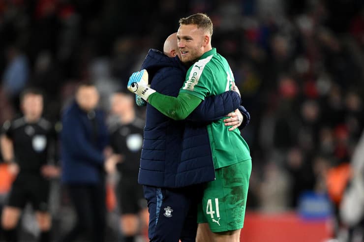 פרץ חוגג (צילום: Mike Hewitt/Getty Images) שוער סאות'המפטון דניאל פרץ