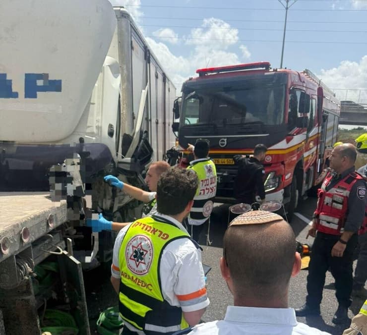 תאונת דרכים בכביש 6 (צילום: תיעוד מבצעי מד"א) תאונת דרכים בכביש 6