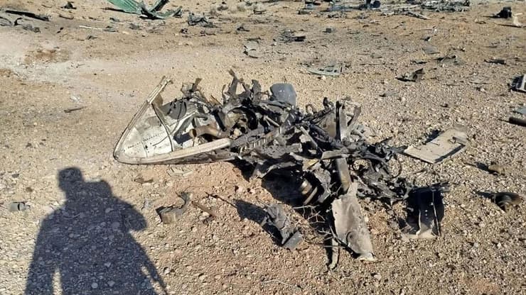שברי מטוס אמריקני שהופל באיראן (mhkuo: AFP PHOTO / IRAN'S REVOLUTIONARY GUARD VIA SEPAH NEWS) שברי כלי טיס אמריקני באיראן