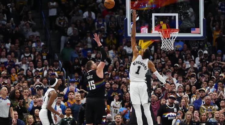 יוקיץ' זורק מעל וומבניאמה (רויטרס) יוקיץ' זורק מעל וומבניאמה