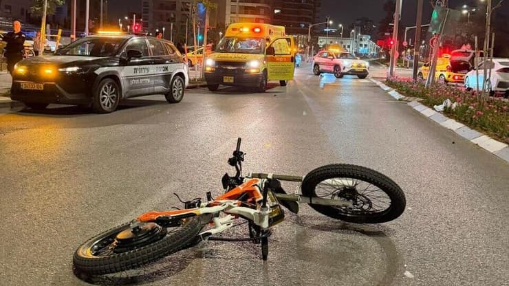 נער רוכב אופניים נפגע מרכב בחולון