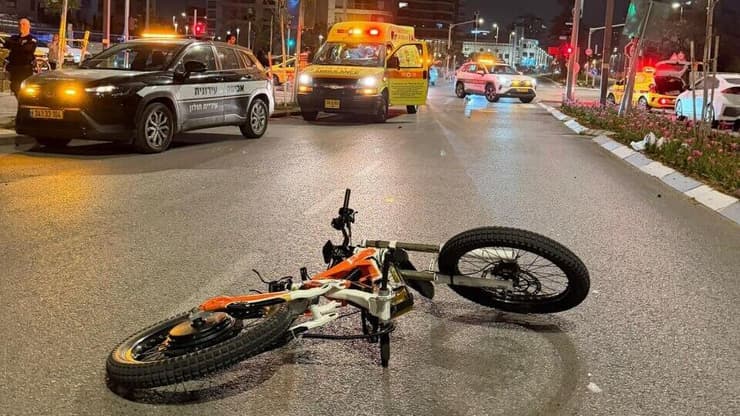 נער רוכב אופניים נפגע מרכב בחולון