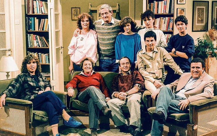 קרובים קרובים