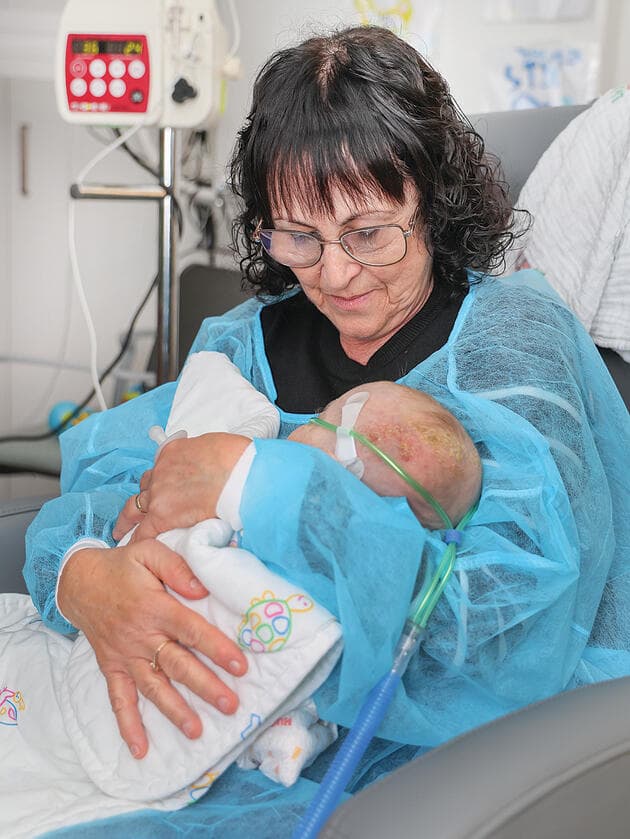 המתנדבות כרמית סמורלי וריקי יפה