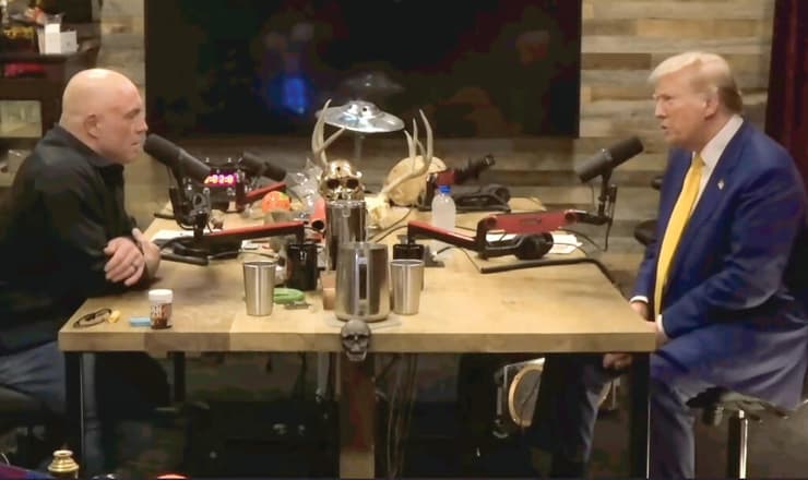 “זה תמיד מתחיל מקונספירציות לגבי הקורונה, הכחשת אקלים, ובסוף מגיע ליהודים". רוגן מארח את טראמפ “זה תמיד מתחיל מקונספירציות לגבי הקורונה, הכחשת אקלים, ובסוף מגיע ליהודים". רוגן מארח את טראמפ