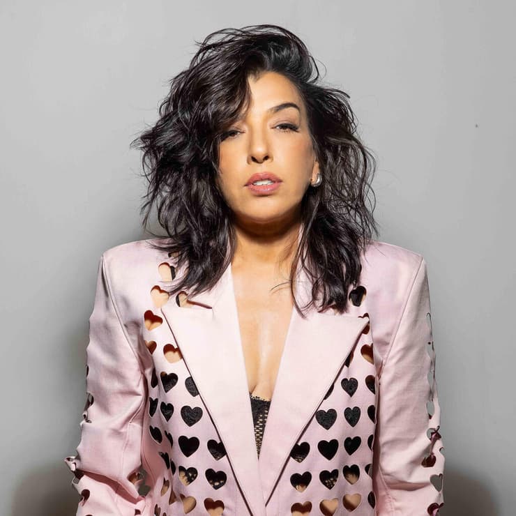 כתבה לו שיר. דיקלה | צילום: טל שחר (טל שחר) כתבה לו שיר. דיקלה | צילום: טל שחר