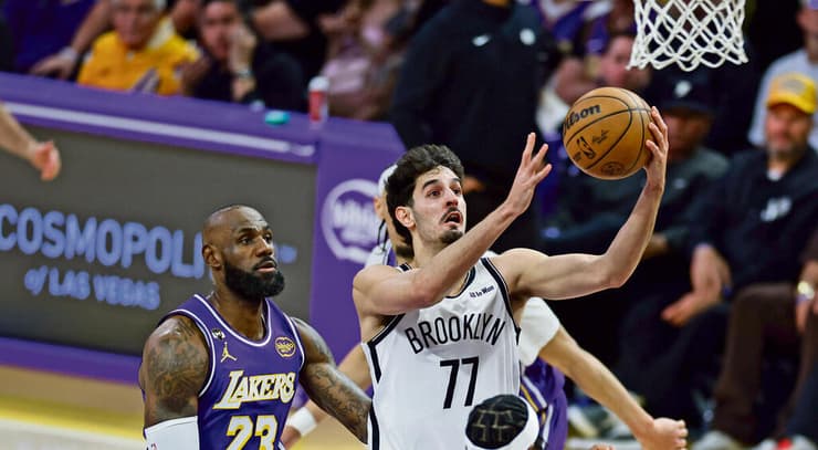 “לטרוף את הסל". עם הברוקלין נטס, מול לברון ג'יימס