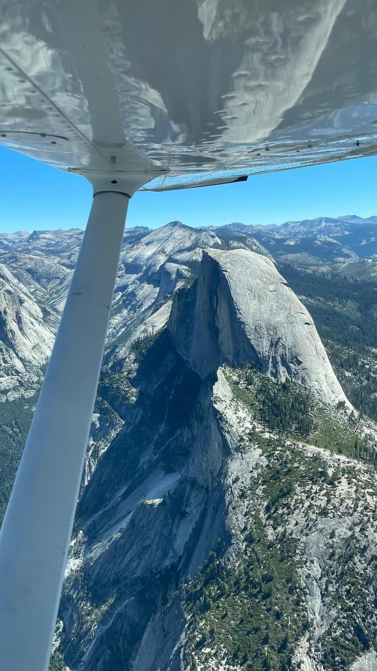 מעל הפארק הלאומי יוסמיטי