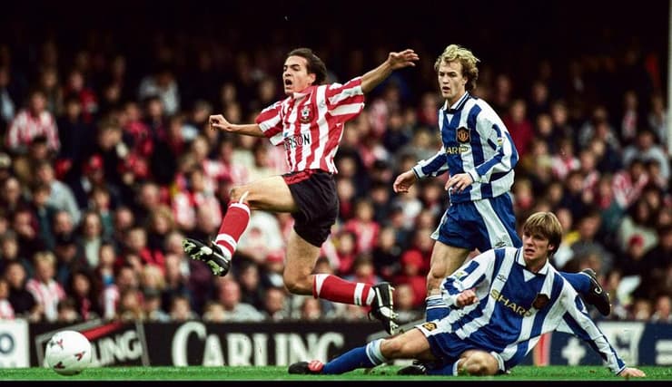 איל ברקוביץ' במדי סאות'המפטון נגד מנצ'סטר יונייטד ודייויד בקהאם 