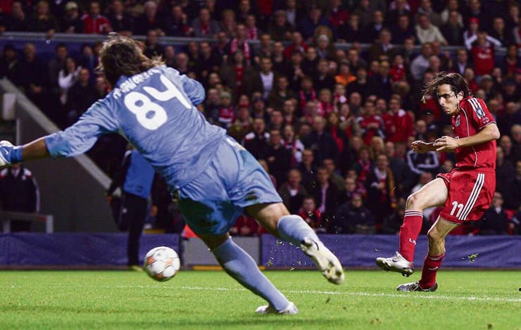 בניון מול בשיקטאש והאקאן ארקאן