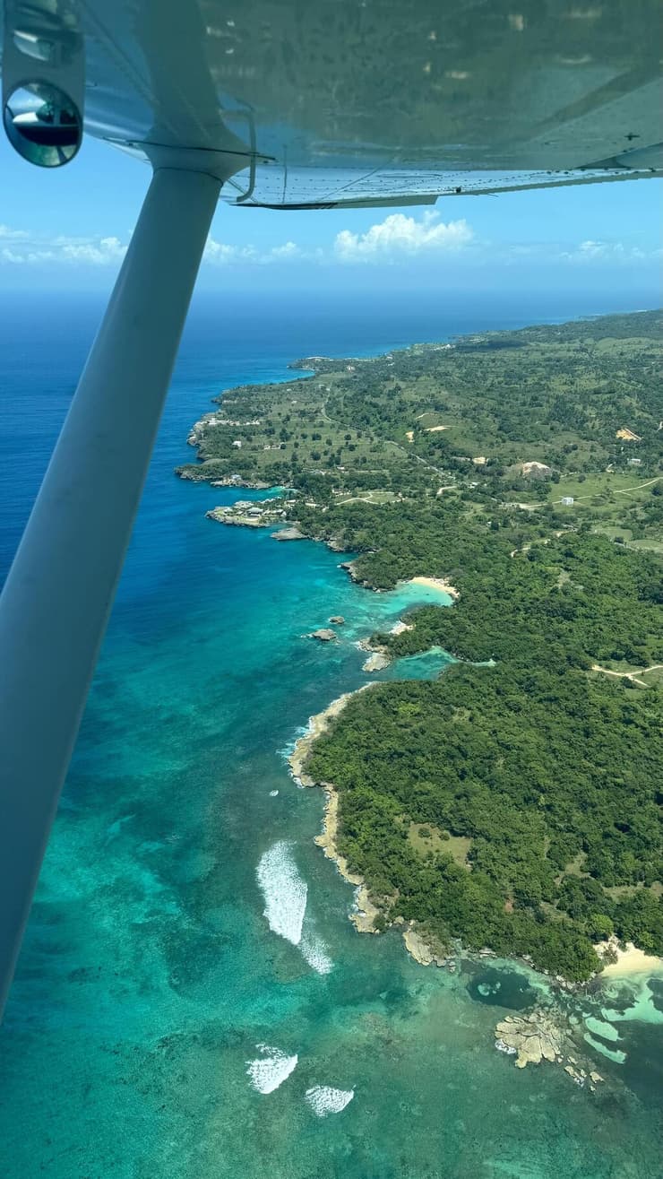 מעל איי טורקס וקאיקוס