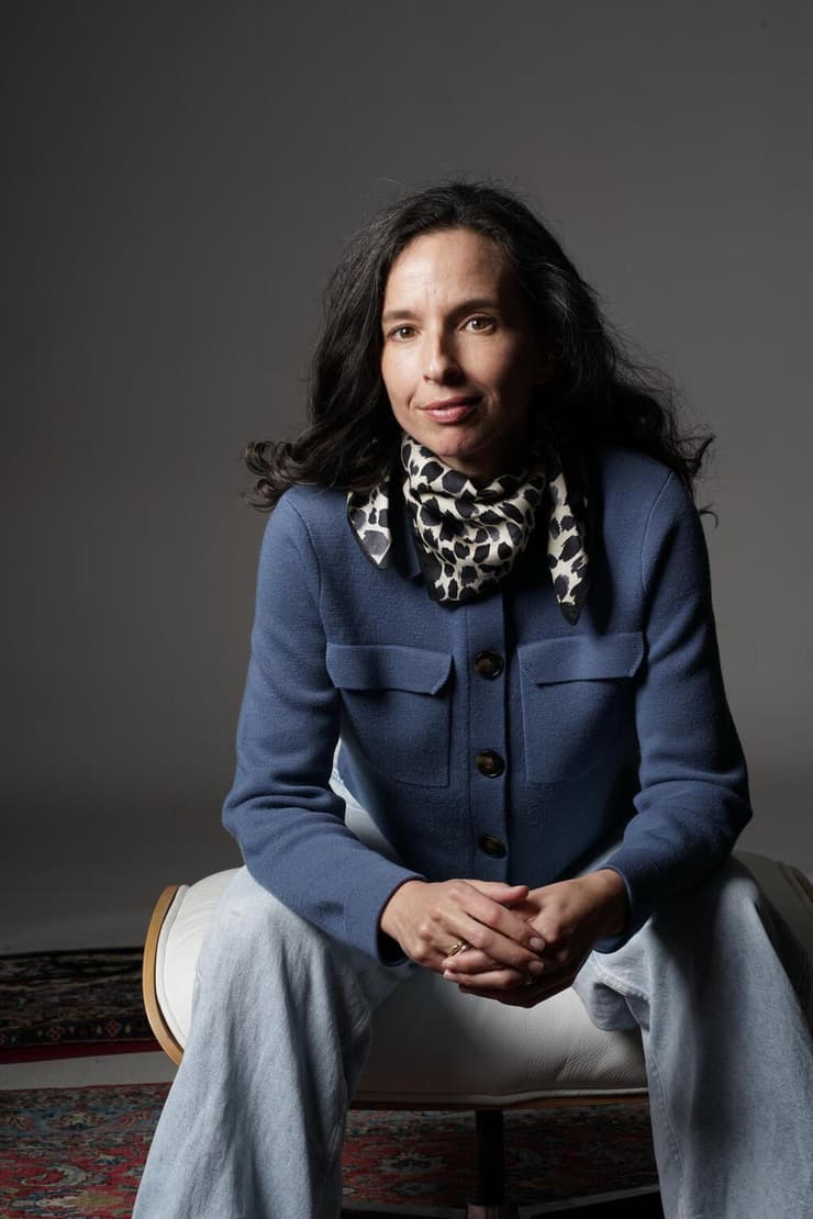 האמנית אדריאנה וואליס