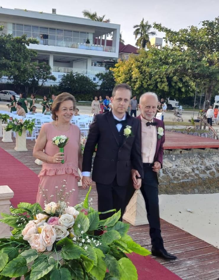 דימה וההורים בחתונה שלו