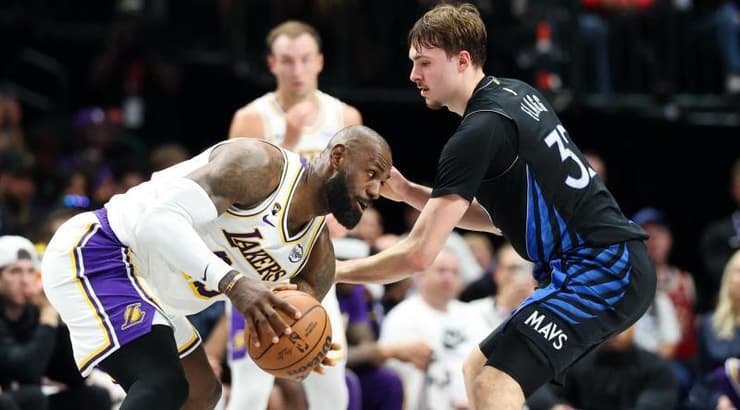 קופר פלאג ולברון ג'יימס (רויטרס) קופר פלאג ולברון ג'יימס