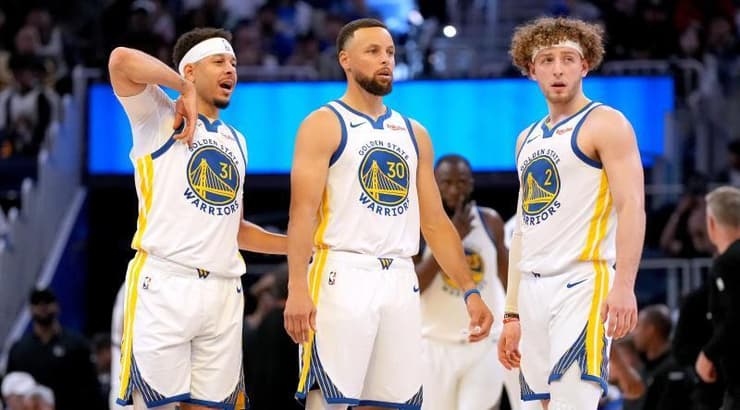 סטף קרי ושחקני גולדן סטייט מאוכזבים (רויטרס) סטף קרי ושחקני גולדן סטייט מאוכזבים