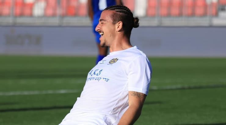 אוהד ברזילי חוגג