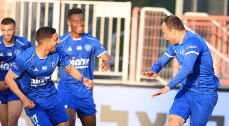 שחקני הפועל עכו בטירוף