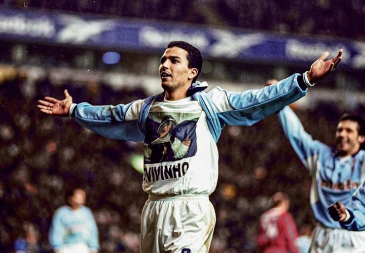 חיים רביבו חוגג את השער מול ליברפול