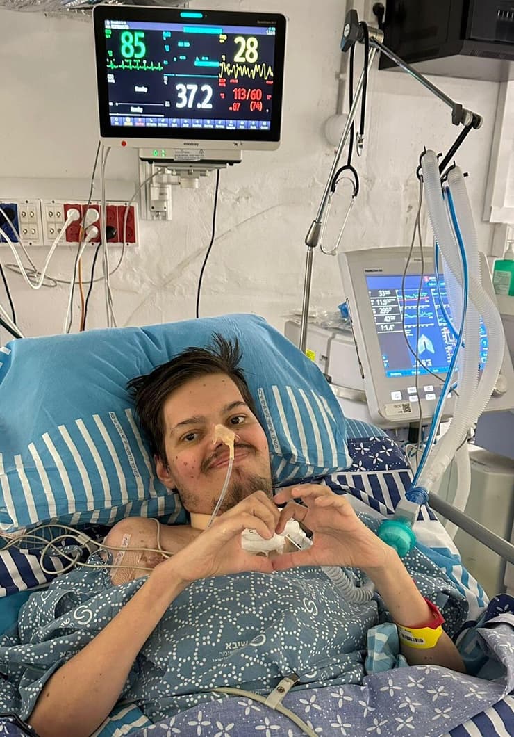 צחי קנבסקי בבית החולים לפני ואחרי הניתוח