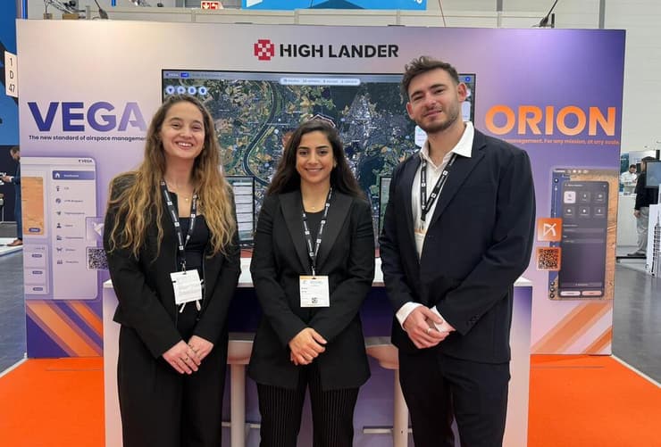 תומר שפירא וצוות היילנדר בכנס