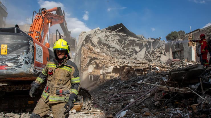 נזקי תקיפות בבית כנסת בטהרן (צילום: Majid Saeedi/Getty Images) נזקי התקיפות בבית כנסת בטהרן