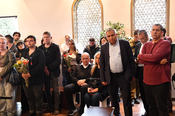 בני משפחת גרשוביץ' מובאים למנוחות (צילום: פאול אורלייב) בני משפחת גרשוביץ' מובאים למנוחות