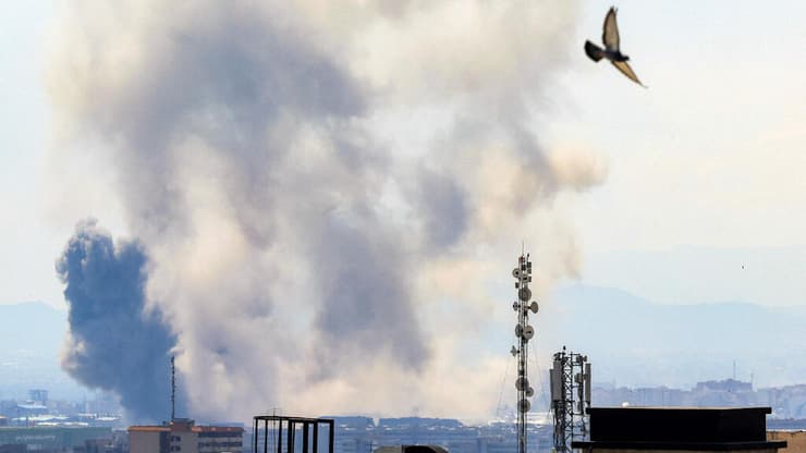 עשן בטהרן (צילום: ATTA KENARE / AFP) תקיפות בטהרן
