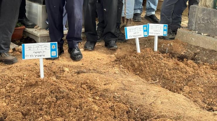 קבר ההורים לנה וולדימיר צמוד לקבר בנם, דימה