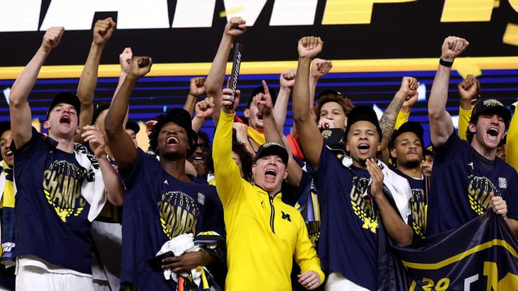 תואר ראשון מאז 1989. החגיגה של מישיגן (צילום: Michael Reaves / GETTY IMAGES NORTH AMERICA / AFP) מכללת מישיגן אלופת המכללות