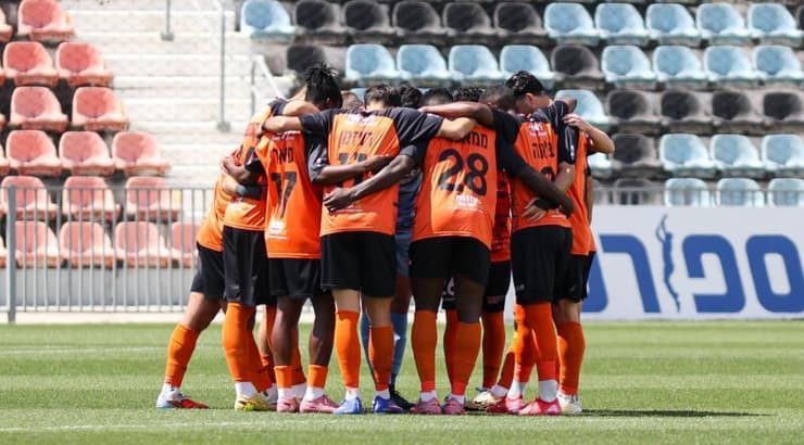 שחקני הפועל כפר שלם