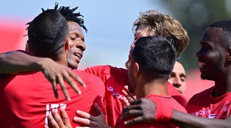 שחקני הפועל רמת גן חוגגים עם וונדרסון