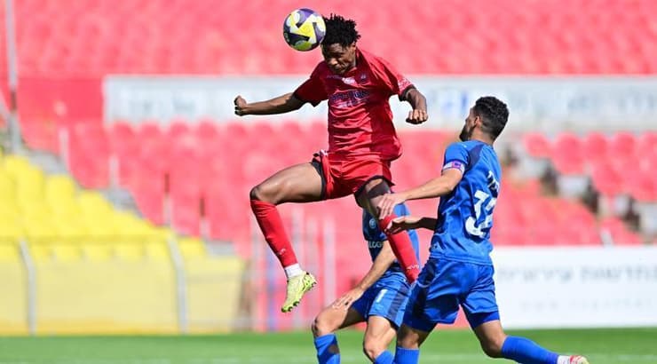 וונדרסון נוגח את השער