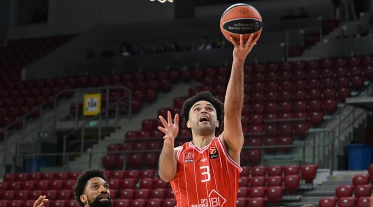 אלייז'ה בראיינט עולה לסל