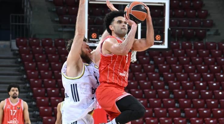 אלייז'ה בראיינט עולה לסל