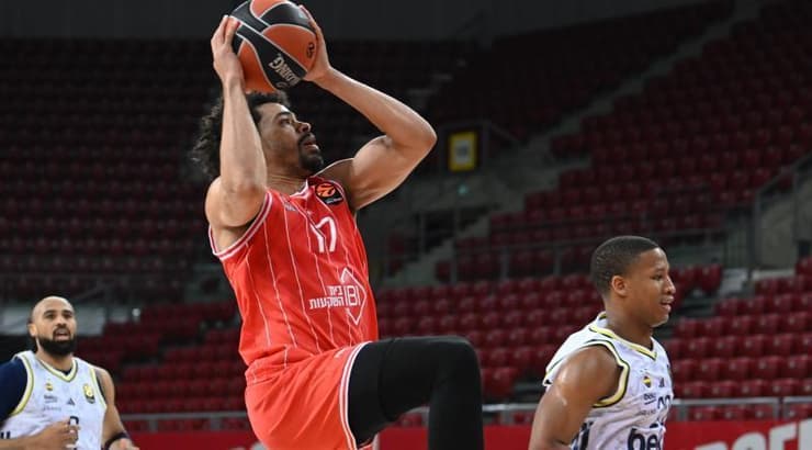 קולין מלקולם בפעולה