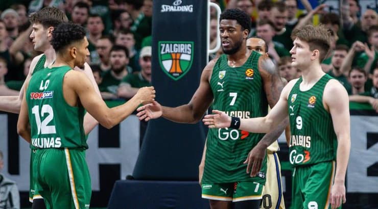 שחקני ז'לגיריס מרוצים (IMAGO) שחקני ז'לגיריס מרוצים