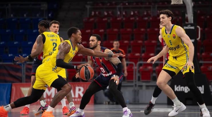 לוני ווקר ורומן סורקין (Credit: Baskonia Vitoria) לוני ווקר ורומן סורקין