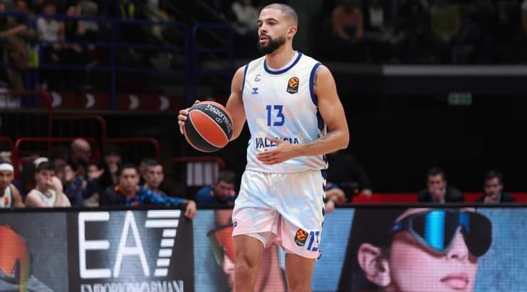 דריוס תומפסון (IMAGO) דריוס תומפסון