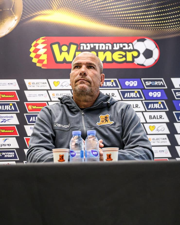 מאמן בני יהודה אלי לוי