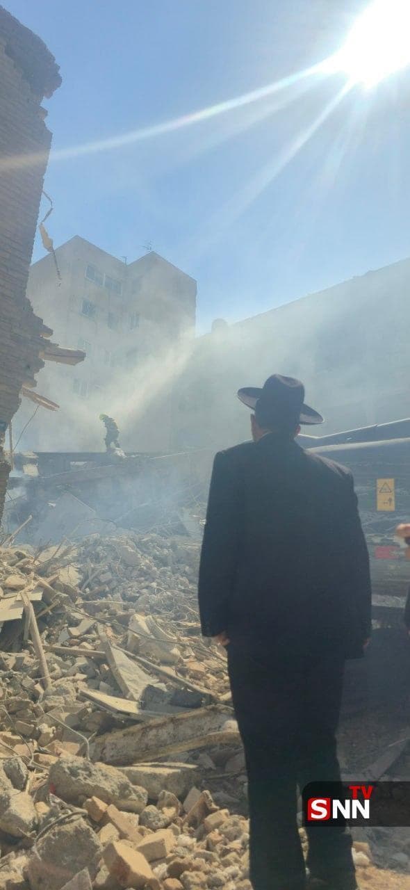 יונס חמאמי לאלה זאר, מבכירי הקהילה היהודית באיראן, על שרידי בית הכנסת שהותקף