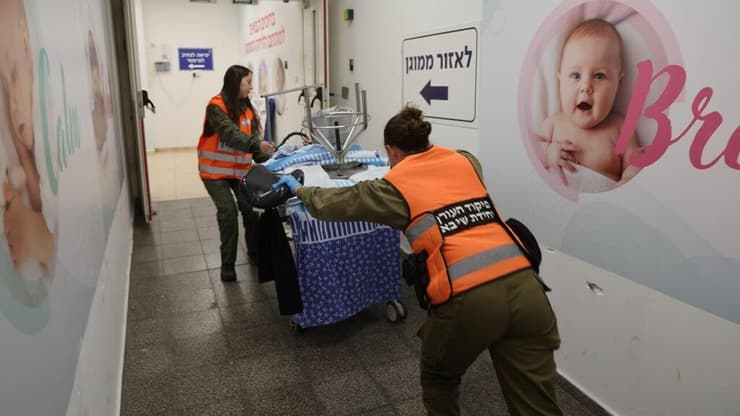 המרכז הרפואי שיבא החל להחזיר מחלקות מהחניון אל מעל לפני הקרקע עם הכרזת הפסקת האש