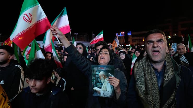 תומכי המשטר האיראני לאחר ההודעה על הפסקת האש