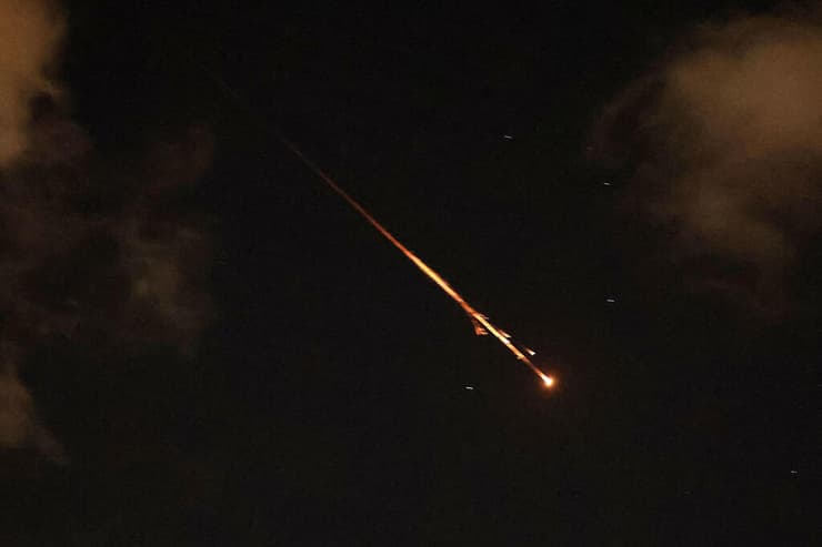 יירוט טיל איראני בשמי מרכז הארץ (צילום: Jack Guez/AFP) יירוט טיל איראני בשמי מרכז הארץ