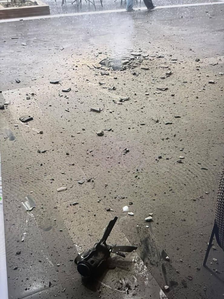 זירת הנפילה בפתח תקווה (צילום: מד"א) זירת הנפילה בפתח תקווה